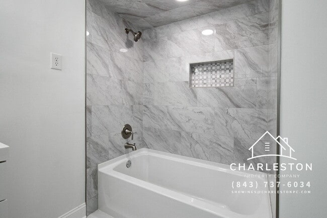 Building Photo - 816 E Estates Blvd