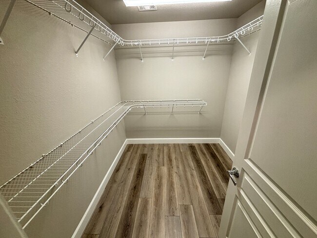 Building Photo - Contemporary 4Bed/3Bath/3 Car/+ Loft -residence located in the Silverado Ranch area