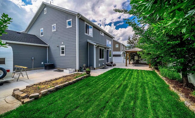 Building Photo - 831 S Cottage Side Ln