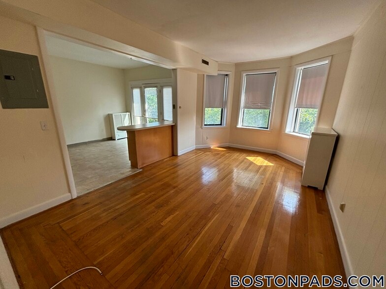 Building Photo - 1137 Commonwealth Ave