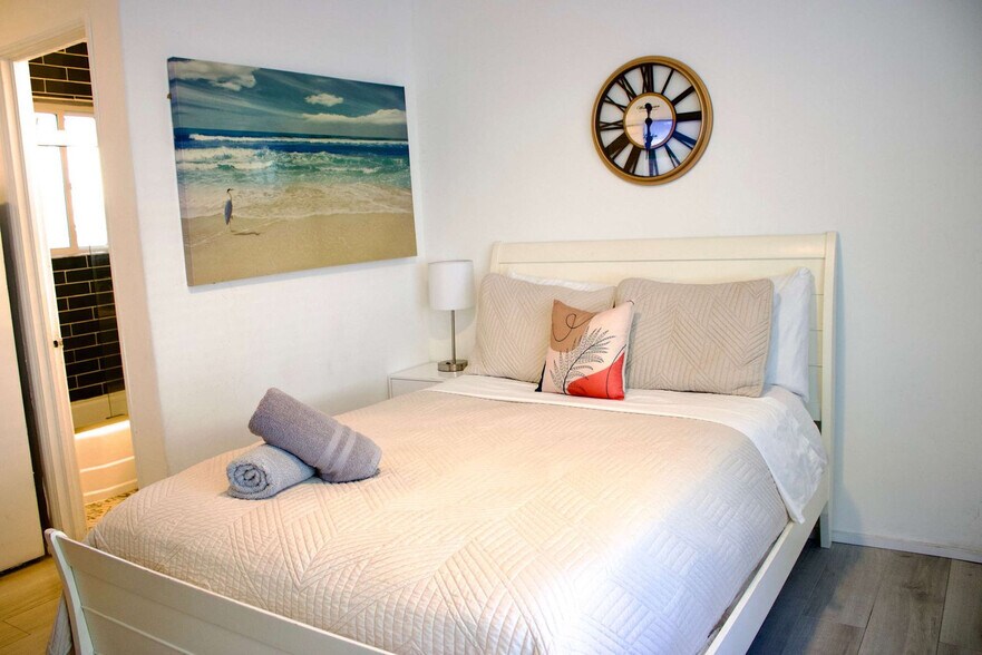 Building Photo - 329 Madison St