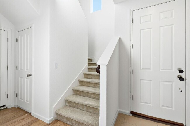 Building Photo - Impeccable 3 bedroom house in Davis Mace Ranch