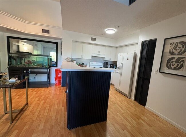 Building Photo - 4808 N State Rd 7