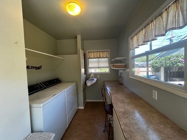 Building Photo - Charming San Roque Home on Quiet Cul de Sa...