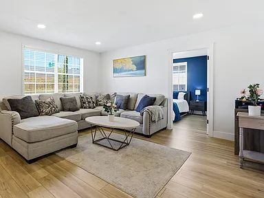Building Photo - Fully Furnished South Tampa Retreat | Flexible Lease Terms