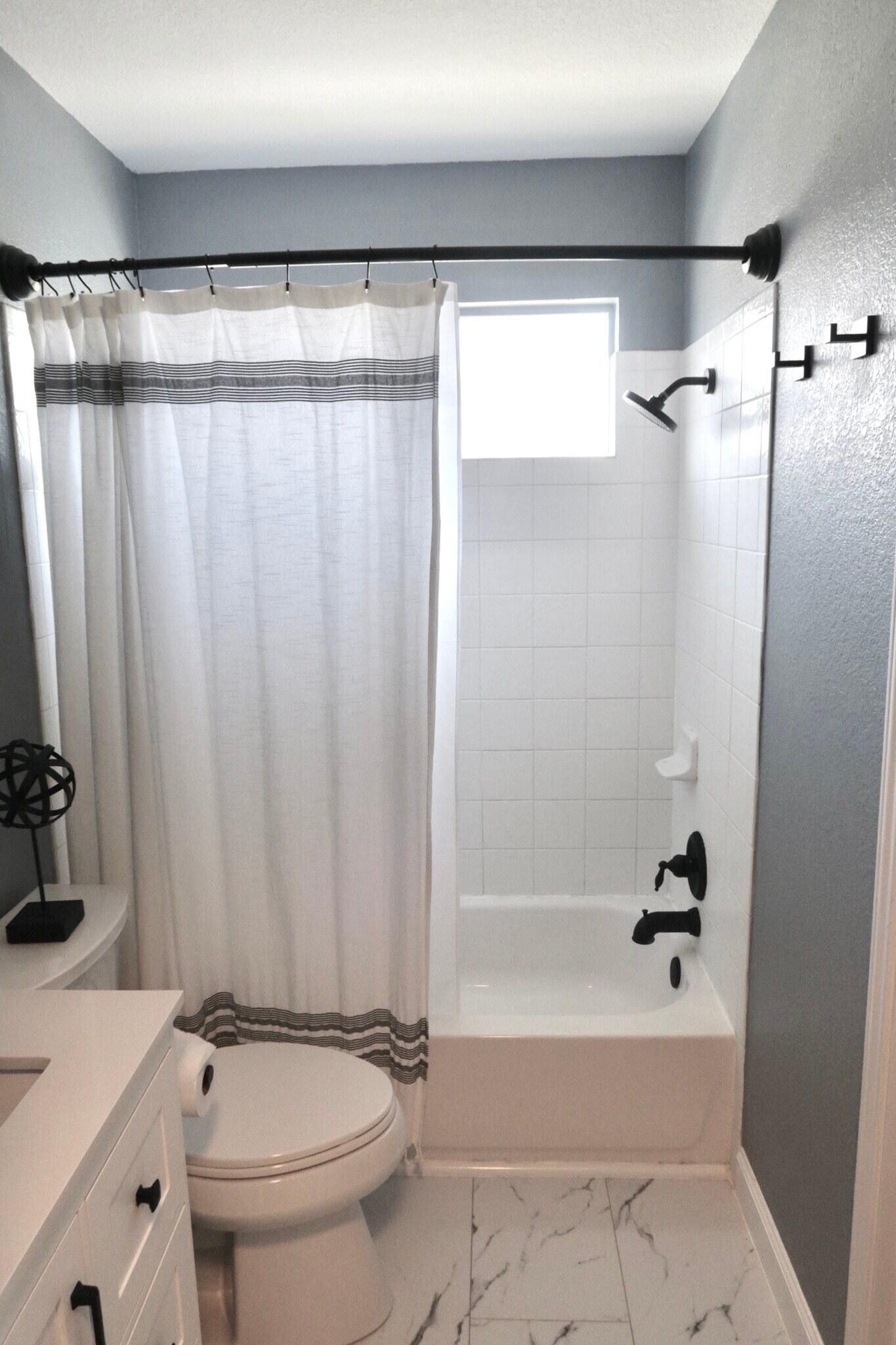 Primary en-suite bathroom - 500 Rolling Oak Dr