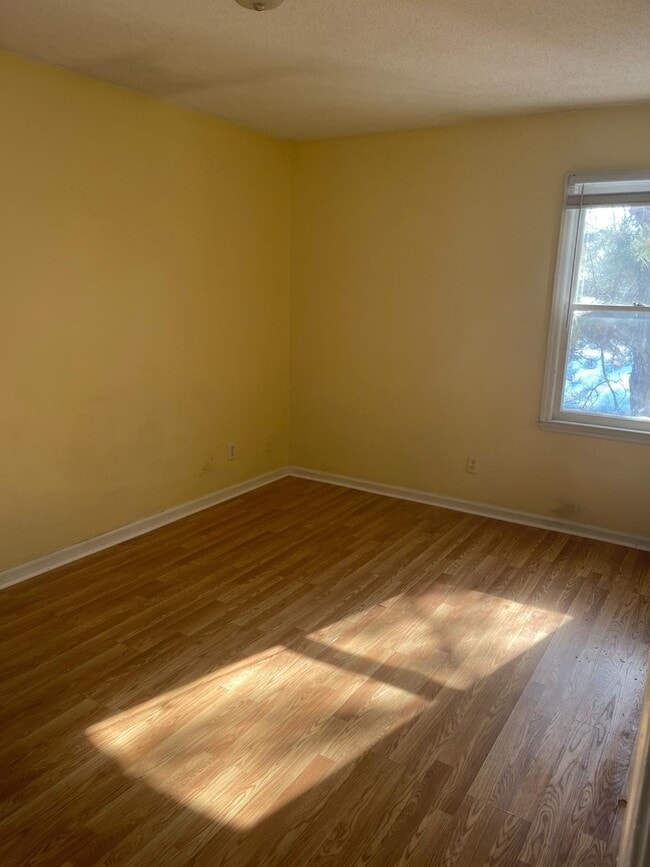 Building Photo - 713 Springfield Rd