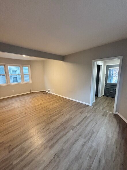 Building Photo - 1813 Willowdale Ave