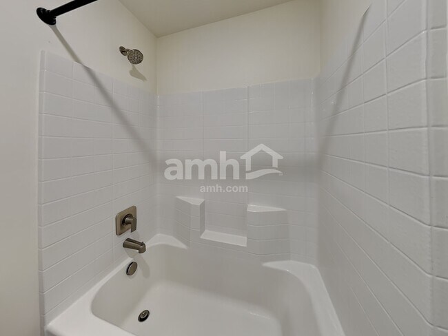 Building Photo - 706 S Retort Ave