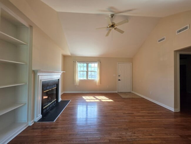 Building Photo - 1405 Bantry Ln