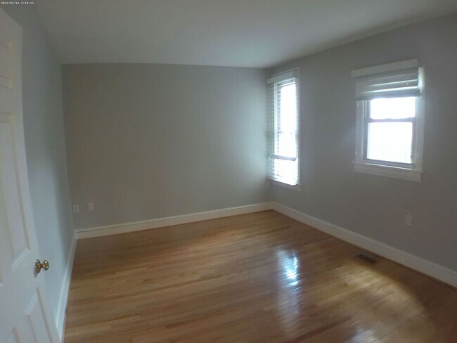 Building Photo - 14 E Mt Vernon Pl