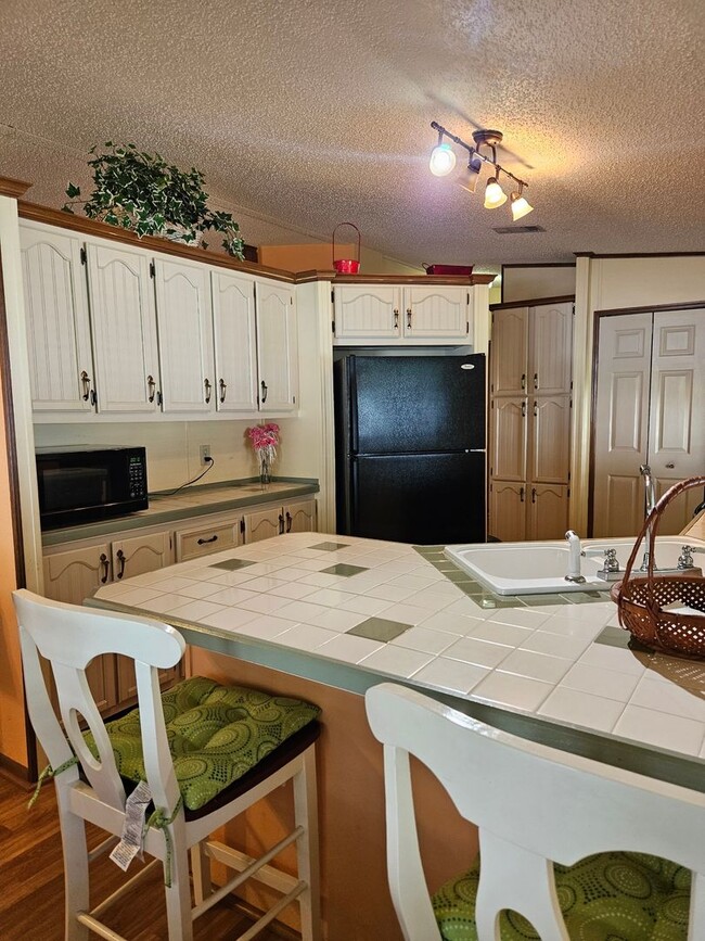 Building Photo - 2 bedroom 2 bath home int the beautiful La...