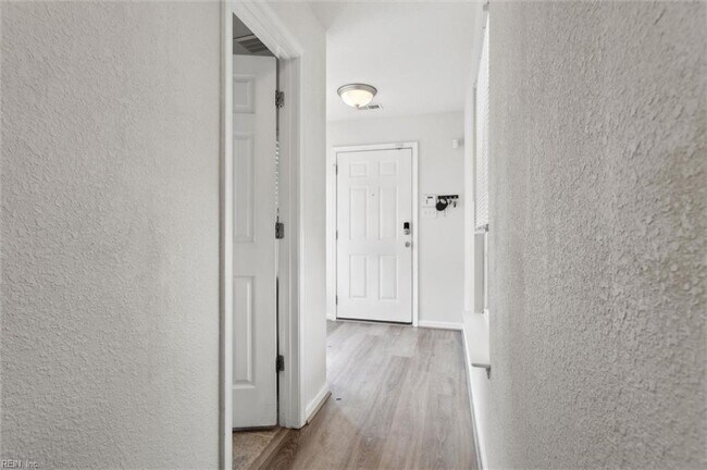 Building Photo - 896 A Ave