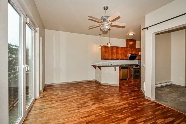 Building Photo - Prime Downtown Kirkland Location with Modern Finishes