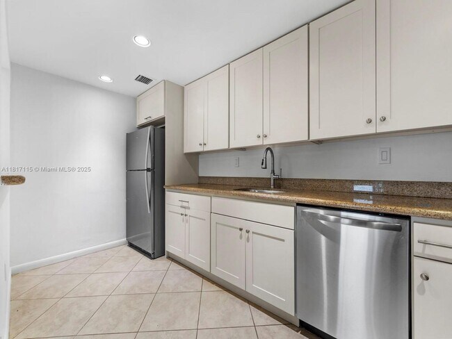 Building Photo - 14034 SW 90th Ave