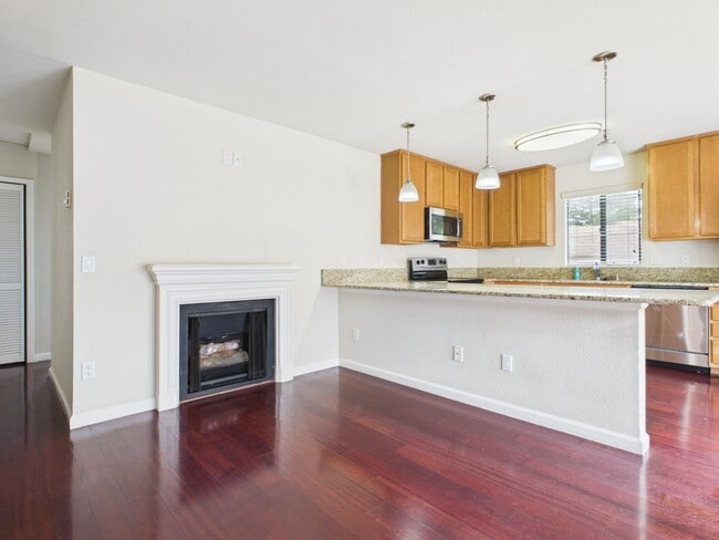 Building Photo - 2 Bedroom Condo at Kimberly Place in Monterey