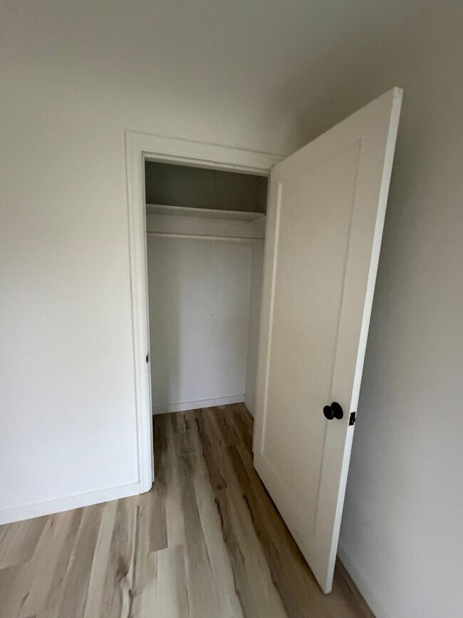 Building Photo - Sweet Home 3234