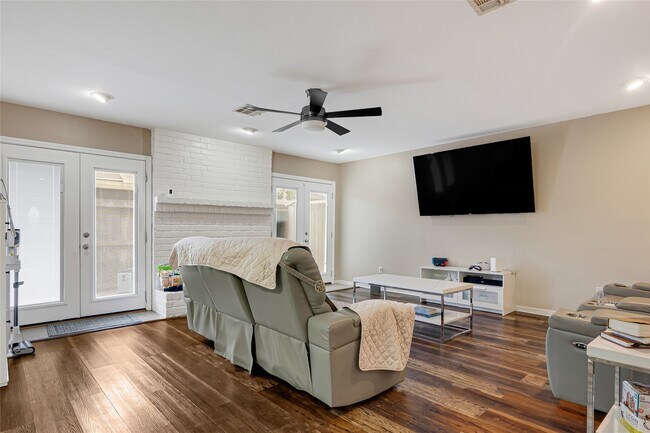 Building Photo - 14724 Perthshire Rd