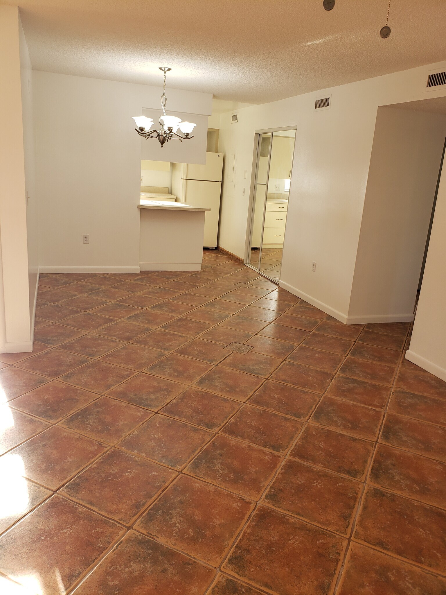 Building Photo - 2724 Hidden Lake Blvd