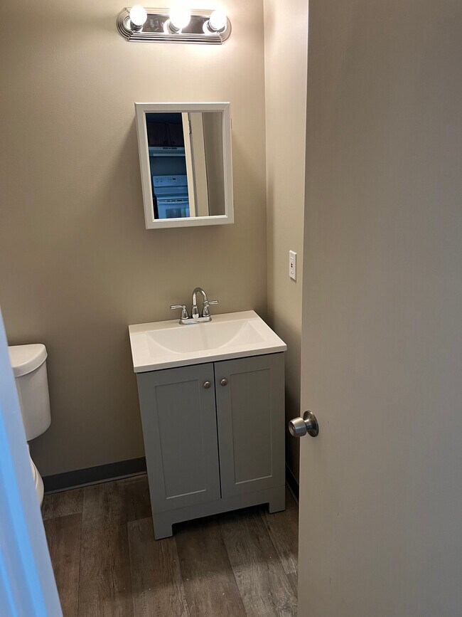 Building Photo - 35 Log St