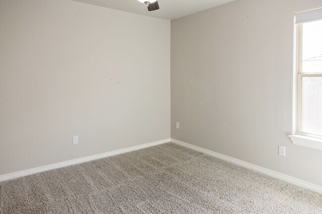 Building Photo - 3320 NW 187 Ter