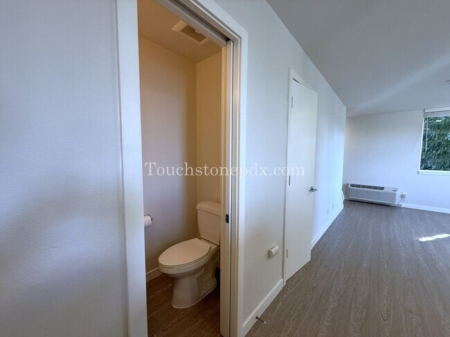 Building Photo - 2nd MONTH RENT FREE! Modern 2 Bedroom, 1.5 Bathroom Apartment