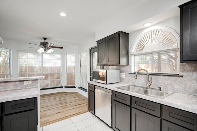 Building Photo - 1917 Windy Park Dr