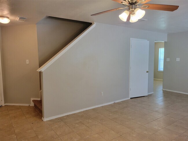 Building Photo - 6055 Green Heather Ln