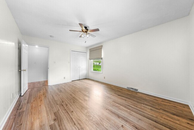 Building Photo - Pet Friendly Three Bedroom with Basement!