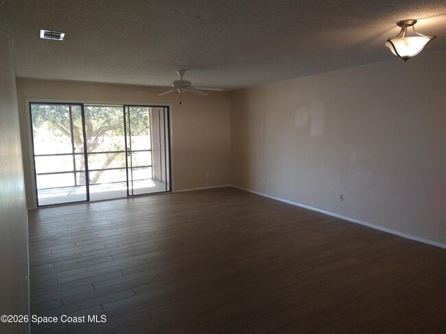 Building Photo - 2145 Golf Isle Dr