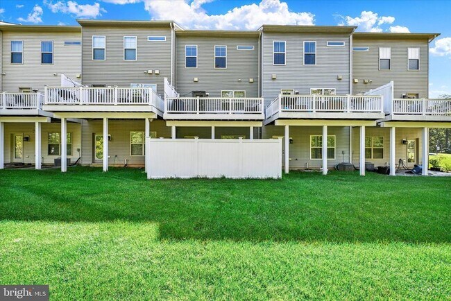 Building Photo - 7650 Lyndon Ct