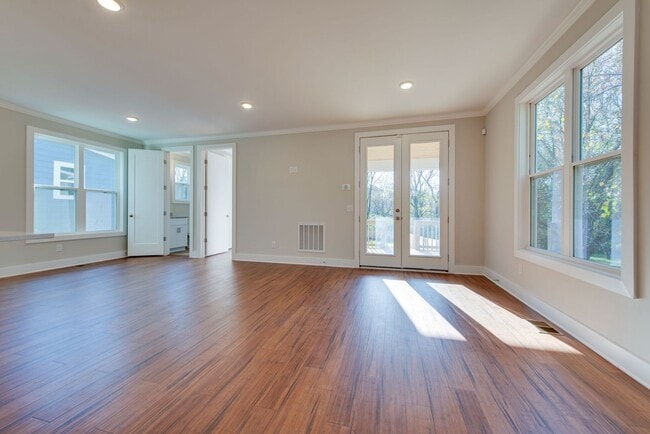 Building Photo - 515 Westboro Dr