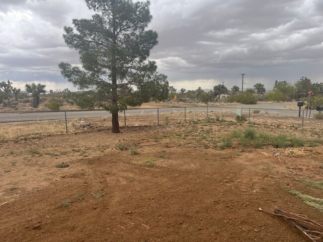 Building Photo - 58573 Sunflower Dr