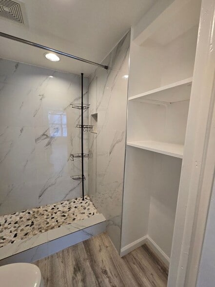 Building Photo - 3730 Inverrary Dr