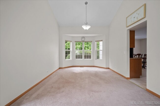 Building Photo - 360 Thomas Dr