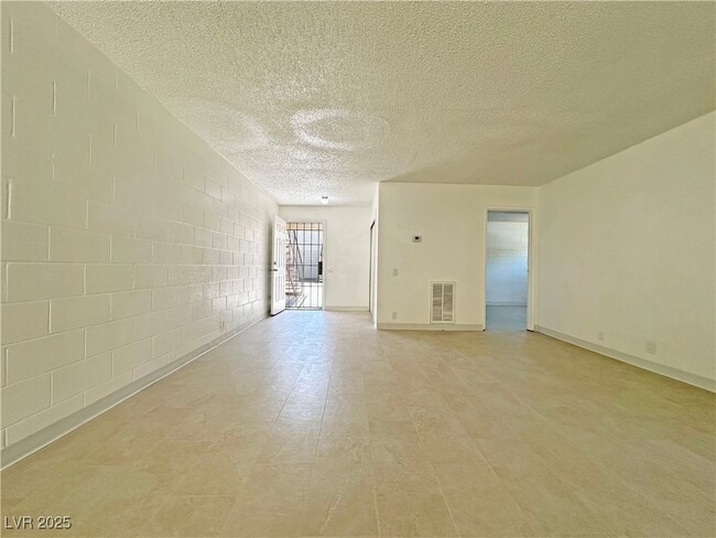 Building Photo - 2928 Marlin Ave