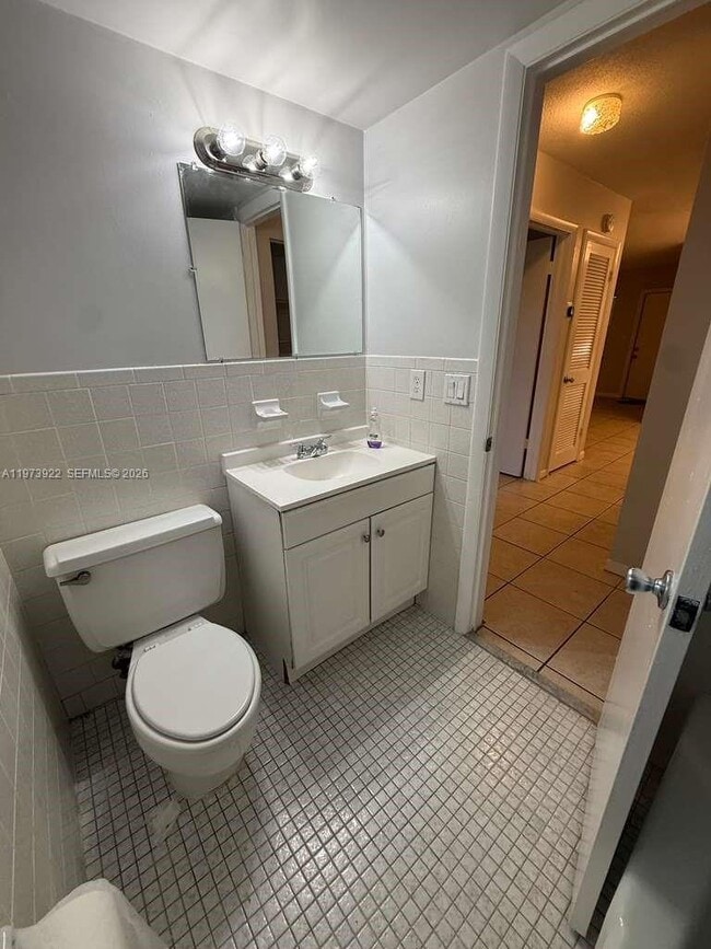 Building Photo - 606 S C St