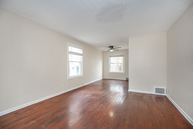 Building Photo - NEWLY RENOVATED! 2 BED, 1 BATH BEAUTIFUL SINGLE FAMILY HOME!