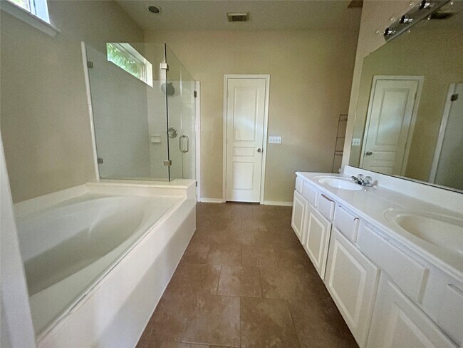 Building Photo - 23 Tivoli Garden Ct