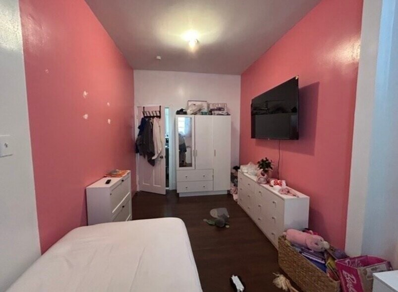 Bedroom - 42 Haverford St