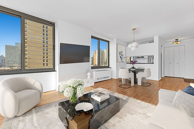 Building Photo - 300 E 85th St