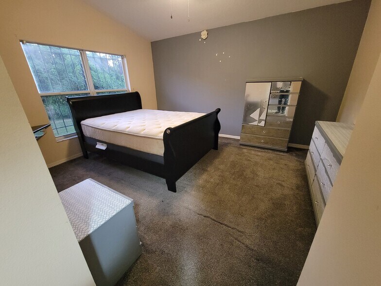 Building Photo - 2038 Blackston Ave