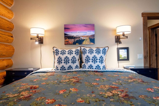 Building Photo - 1330 Larsen Ln