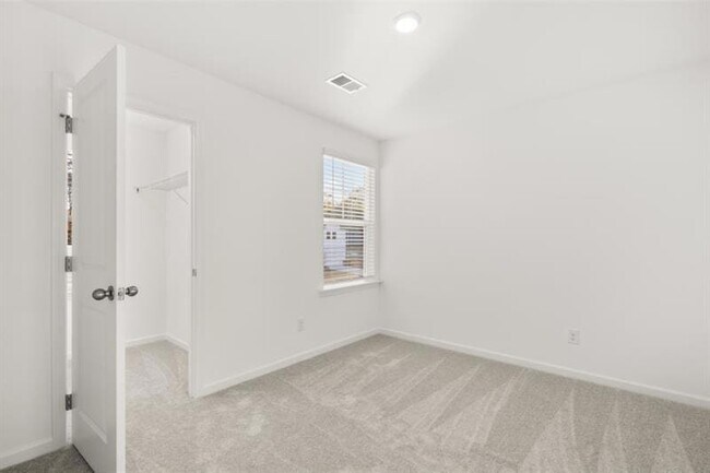 Building Photo - 954 Evergreen Rd