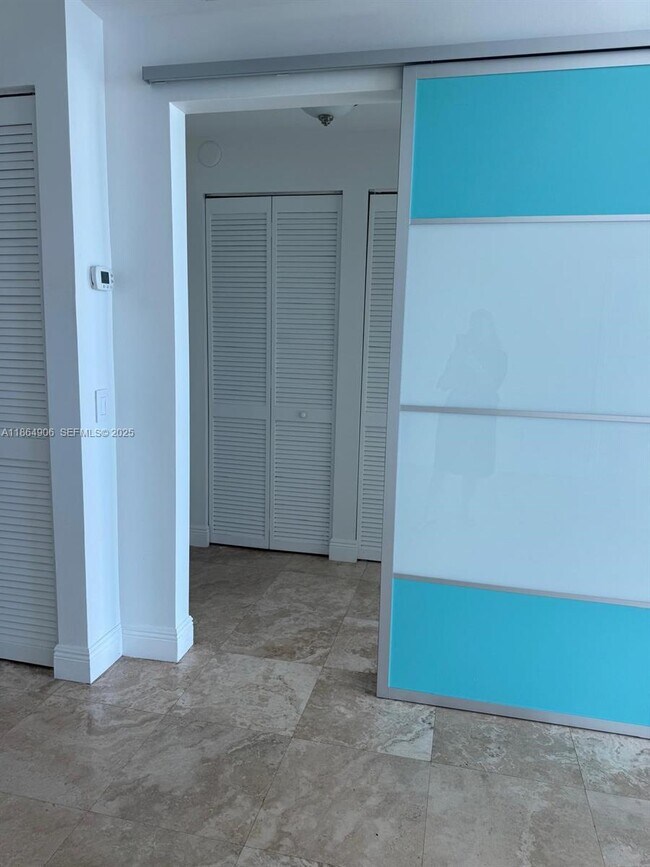 Building Photo - 300 S Biscayne Blvd