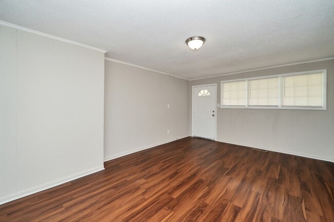 Building Photo - Holiday Leasing Special! Sign by 11/26 & L...