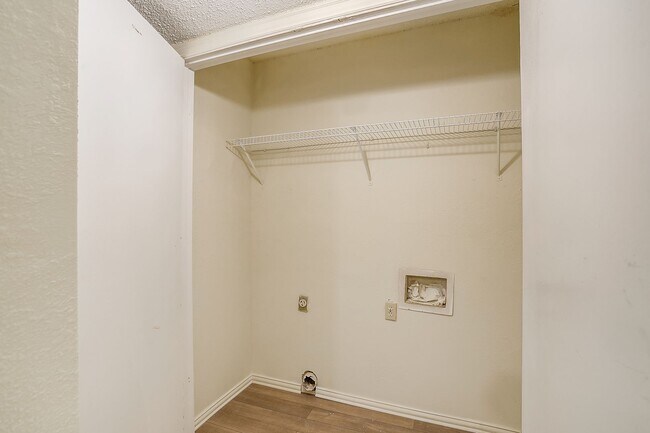 Building Photo - 127 Allencrest Dr