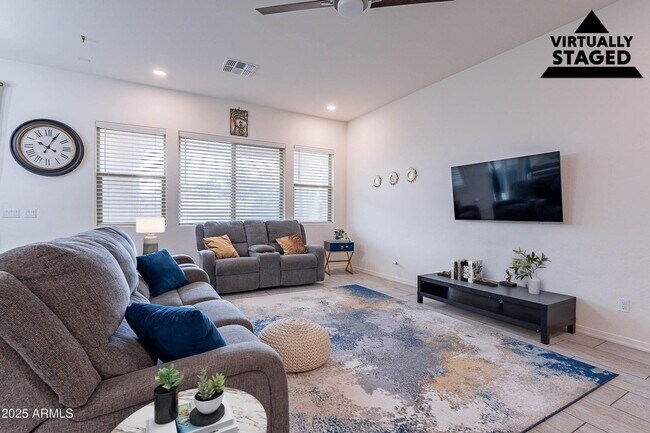 Building Photo - Charming 5-bed, 4.5-bath, 3 Car home with ...