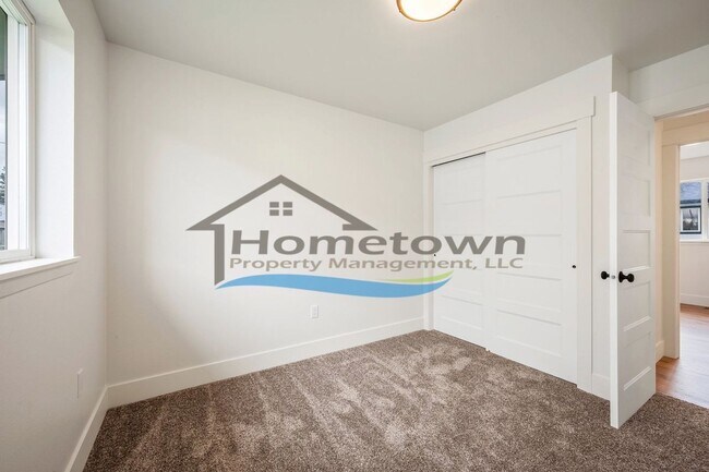 Building Photo - 1804 E Coeur D Alene Ave