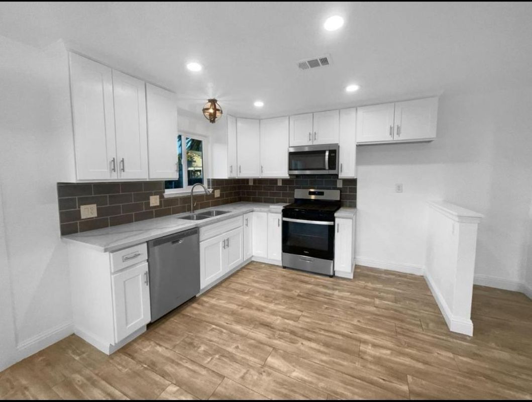 Building Photo - 1108 Frienza Ave